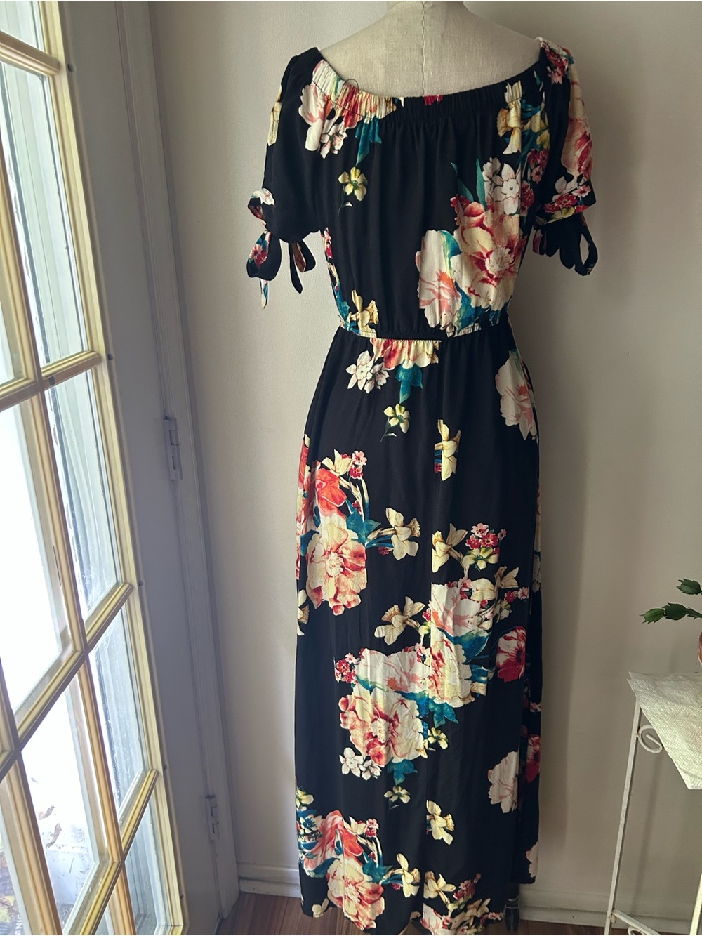 Band of Gypsies Black Floral Off-Shoulder Maxi Dress. Small. - Picture 2 of 9